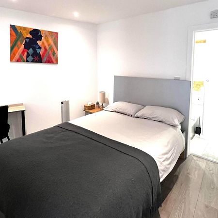 Modern Studio Apartment With Free Wifi 런던 외부 사진