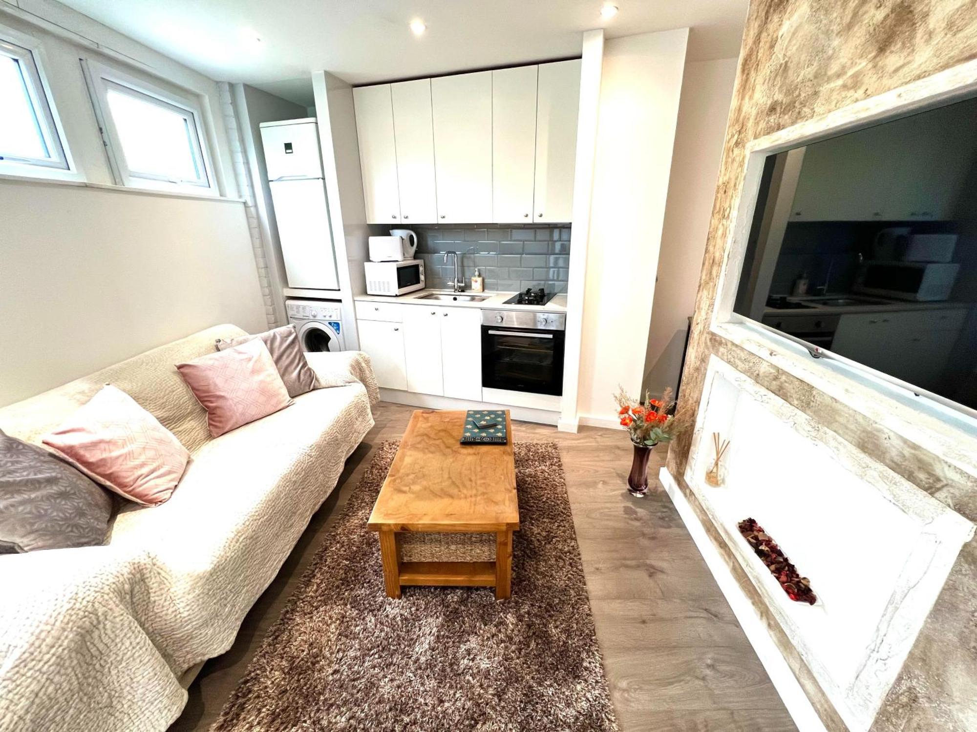 Modern Studio Apartment With Free Wifi 런던 외부 사진